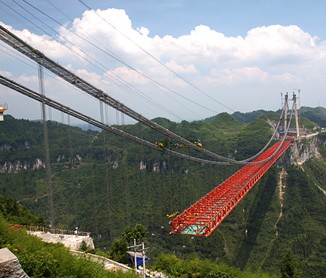 矮寨大橋雄姿